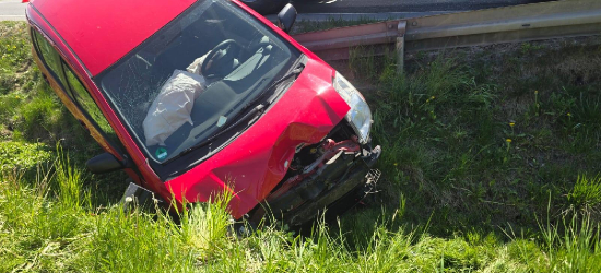 Groźna kolizja na DK19 w Domaradzu. Auto wypadło z drogi [ZDJĘCIA]