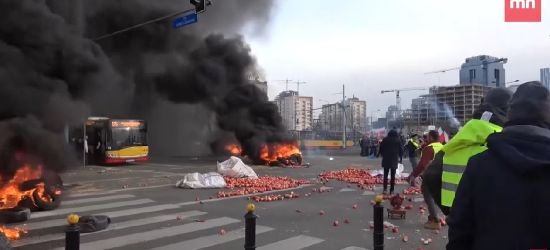 Protest bankrutujących rolników z AgroUni w Warszawie. Zapowiadają strajki w stylu francuskim (zobacz VIDEO)