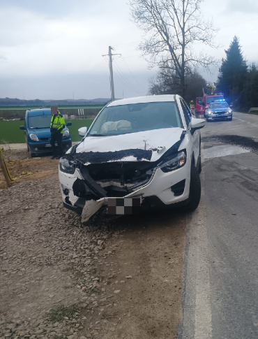 NIEWISTKA: Zderzenie osobówki z pojazdem ciężarowym