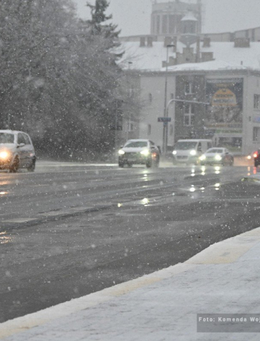 Trudne warunki na drogach. Policja apeluje o rozwagę