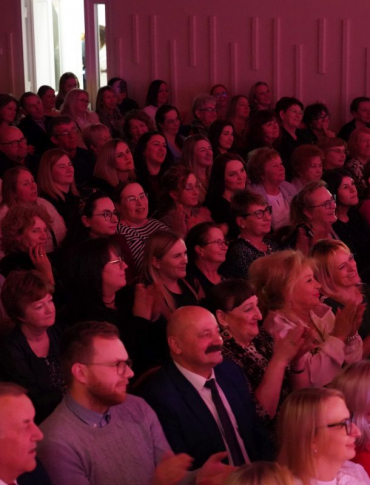 GMINA SANOK: Wyjątkowy Dzień Kobiet w Prusieku. Kabaret Czesuaf i muzyczne hity! [VIDEO, ZDJĘCIA]