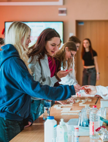 SANOK: Ósmoklasiści poznali ofertę ILO podczas Dni Otwartych [ZDJĘCIA]
