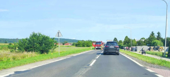 Kolizja trzech pojazdów w Długiem. Droga częściowo zablokowana