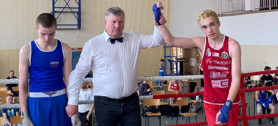 BOKS: Kolejny popis Dawida Szychowskiego! Samuraj z Sanoka triumfuje w Pucharze Karpat