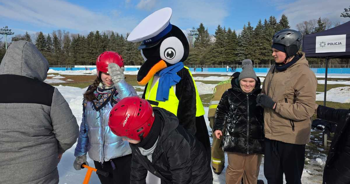 SANOK: Bezpieczne ferie na torze lodowym [ZDJĘCIA]