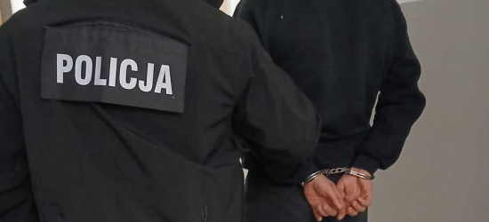 Niezamknięty bus stał się łatwym celem. Policjanci odzyskali skradziony sprzęt