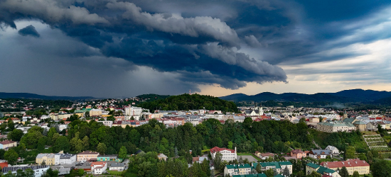 SANOK: Możliwe burze, wiatr i silne opady deszczu