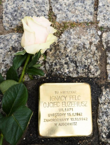 Upamiętniono ofiary nazizmu. W Sanoku położono Kamienie Pamięci [ZDJĘCIA]