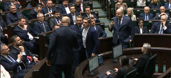 W Sejmie doszło wręcz do rękoczynów! (VIDEO)