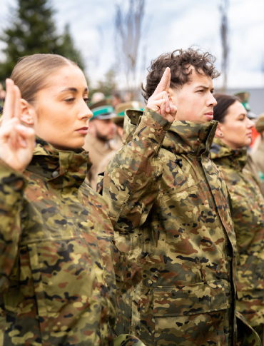 Nowi funkcjonariusze w szeregach Straży Granicznej. Ślubowanie i awanse [VIDEO, ZDJĘCIA]