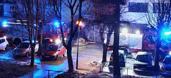 SANOK: Zatrucie tlenkiem węgla na ul. Armii Krajowej. Dwie osoby trafiły do szpitala [VIDEO]