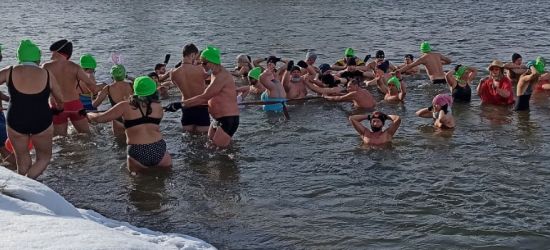 Wesołe Morsy HIPOTERMIA Sanok grają z WOŚP w Sanoku ❤️ ZOBACZ VIDEO