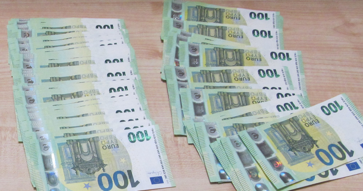 Ukryły fortunę pod ubraniami. Zdradziły je nowoczesne skanery