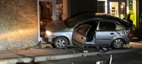 BRZOZÓW: Nocny rajd zakończony na ścianie budynku. Zatrzymano 27-latka, który uciekł z miejsca zdarzenia!