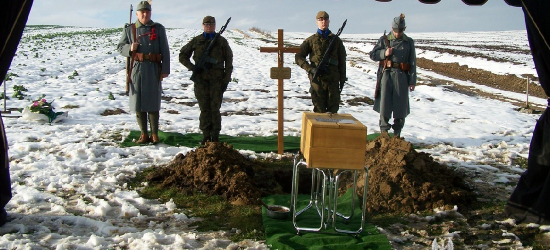 Uroczysty pogrzeb szczątków żołnierza cesarsko-królewskiej armii z wartą honorową Wojska Polskiego [ZDJĘCIA]