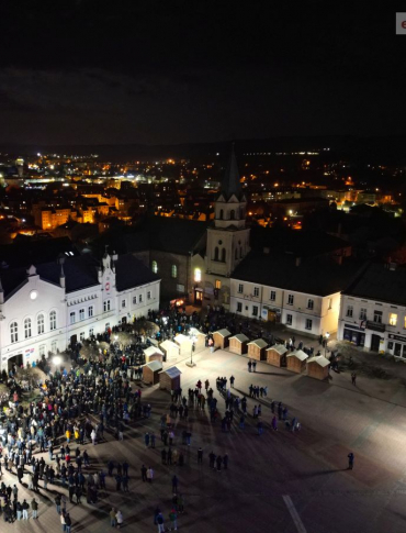 SANOK: Tłumy wiernych na Wielkopiątkowej Drodze Krzyżowej ulicami miasta [VIDEO, ZDJĘCIA]