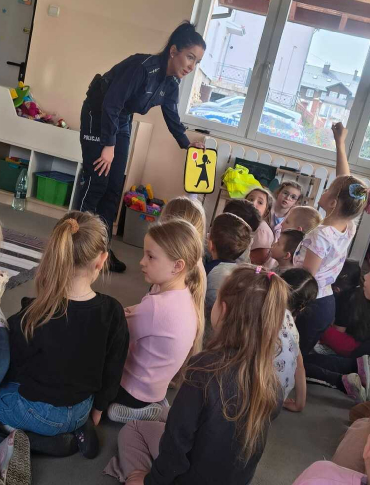 LESKO: Policjanci z wizytą u przedszkolaków [ZDJĘCIA]
