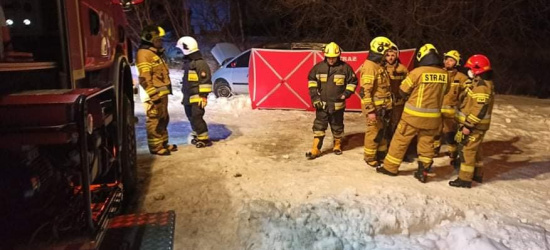BUKOWSKO: Pożar samochodu. Znaleziono zwłoki mężczyzny!