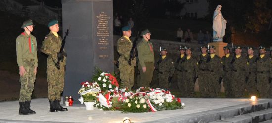 BESKO: Odsłonięto pomnik upamiętniający poległych w II wojnie światowej