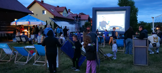 Letnie Kino Plenerowe 2025! Magiczny wieczór filmowy w Załużu (ZDJĘCIA)
