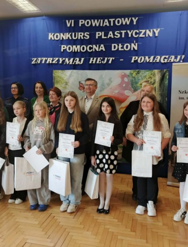 „Zatrzymaj hejt – pomagaj”. Finał VI Powiatowego Konkursu Plastycznego w Kostarowcach