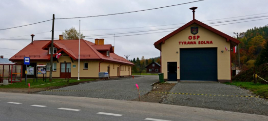 Nowy plac przy Wiejskim Domu Kultury w Tyrawie Solnej