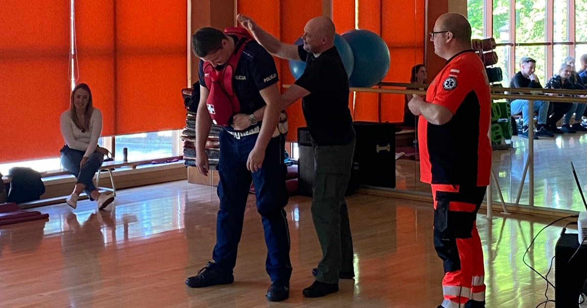 Wiedza, praktyka i kooperacja – szkolenia BLS w Komendzie Powiatowej Policji w Sanoku