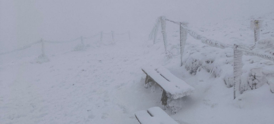 BIESZCZADY24.PL: Na szczytach sporo śniegu. Trudne warunki (ZDJĘCIA)