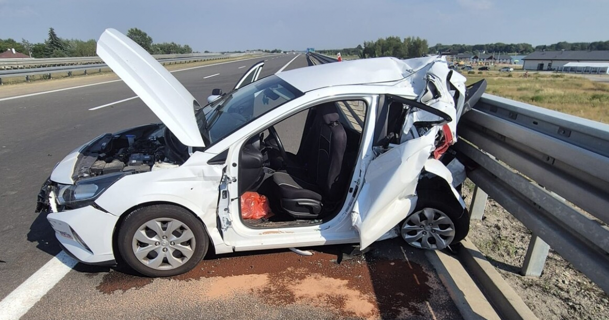 Wypadek na autostradzie A4. Dwie osoby trafiły do szpitala [ZDJĘCIA]