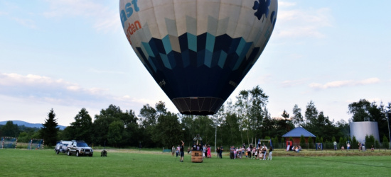 PŁOWCE: Wakacyjny lot balonem na uwięzi (VIDEO, ZDJĘCIA)