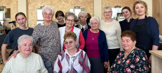 SANOK: Fryzjerskie metamorfozy i moc uśmiechu. Wyjątkowy Dzień Kobiet w Zespole Szkół nr 5 [ZDJĘCIA]