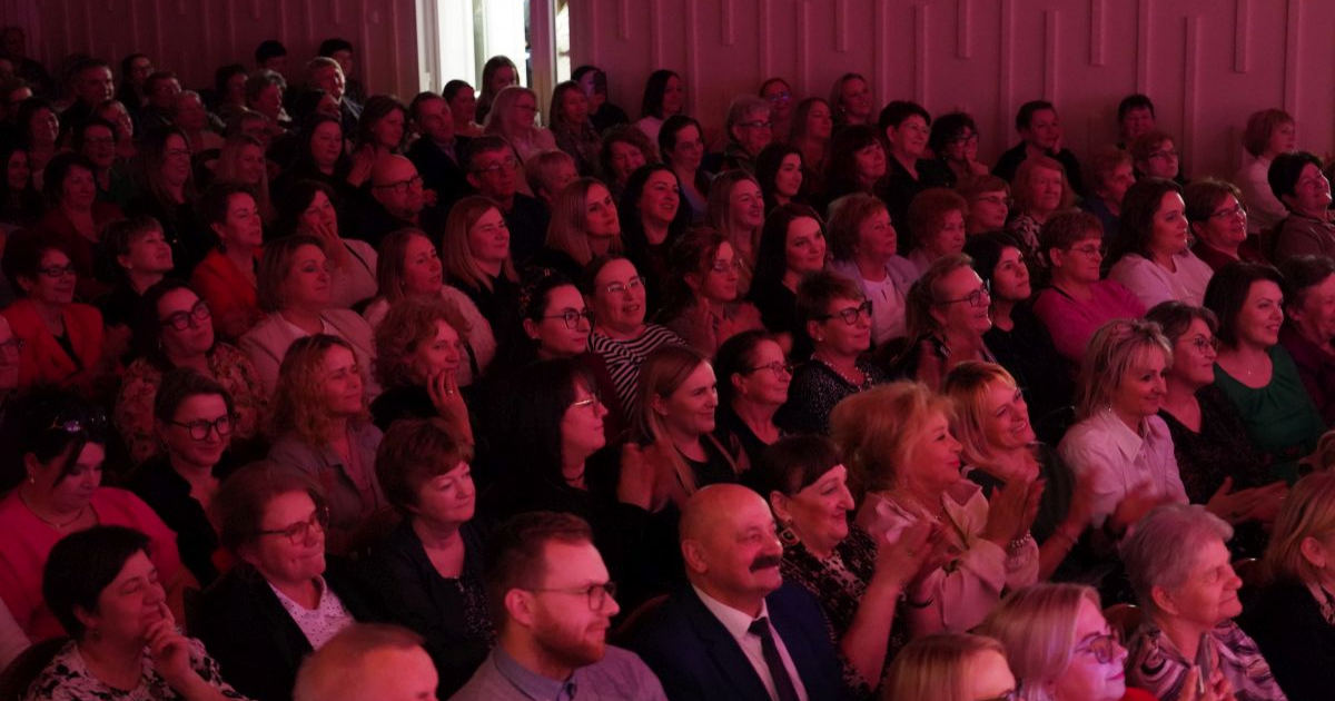 GMINA SANOK: Wyjątkowy Dzień Kobiet w Prusieku. Kabaret Czesuaf i muzyczne hity! [VIDEO, ZDJĘCIA]