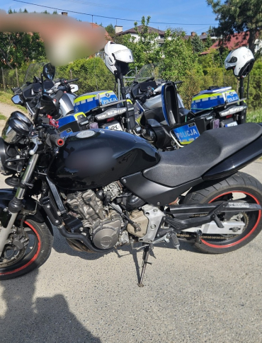 Brawurowa ucieczka motocyklisty w Iwoniczu. 23-latek stanie przed sądem. ZOBACZ VIDEO