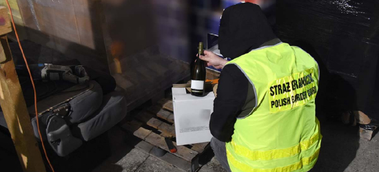 PODKARPACIE: Nielegalne papierosy, alkohol i części ze skradzionych aut