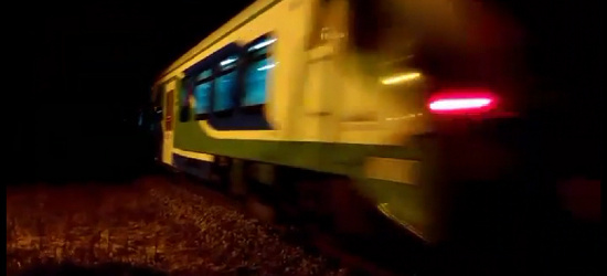 Ponad 4 godziny „poślizgu” po wykolejeniu się pociągu (VIDEO)