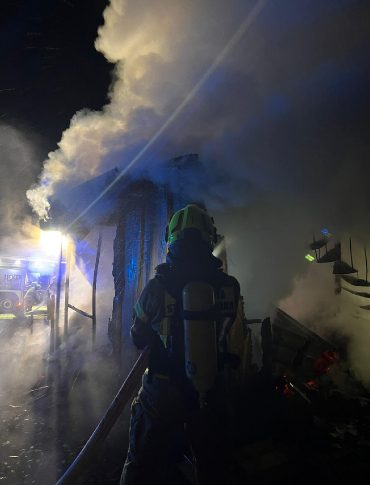 PISAROWCE: Pożar domku letniskowego, zagrożony był las [ZDJĘCIA]