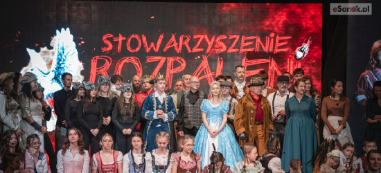Sanocki Dom Kultury pękał w szwach! Niesamowity musical „Piękna i Bestia” [VIDEO, ZDJĘCIA]