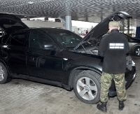 REGION: Na granicy zatrzymano skradzione BMW za 160 tys. zł (ZDJĘCIA)