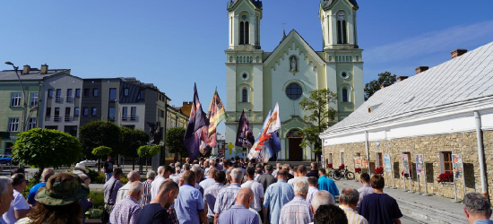 Męski Różaniec ponownie przeszedł ulicami Sanoka [VIDEO, ZDJĘCIA]