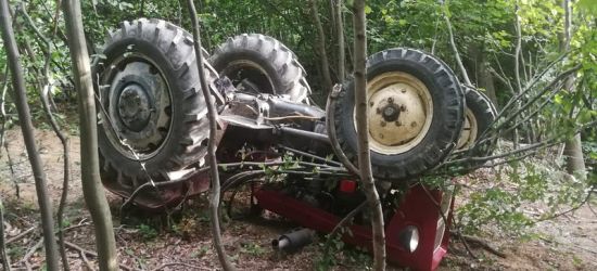 Przygnieciony przez ciągnik rolniczy. Poważne obrażenia (FOTO)