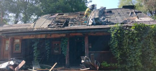 ZDJĘCIA z pożaru w gminie Komańcza. Spłonęła część domu agroturystycznego (FOTO)