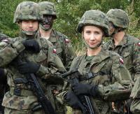 Szkolenie poligonowe, musztra i oswajanie się z bronią. Trwają szkolenia kolejnych terytorialsów z batalionu sanockiego (FILM, ZDJĘCIA)