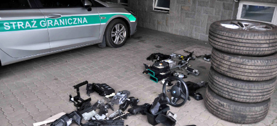 GRANICA: Strażnicy udaremnili przewóz kradzionych pojazdów i części samochodowych