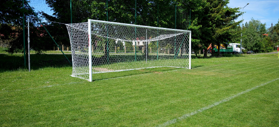Nowa jakość dla piłkarzy i kibiców! Kolejna inwestycja sportowa w Gminie Sanok zakończona [ZDJĘCIA]