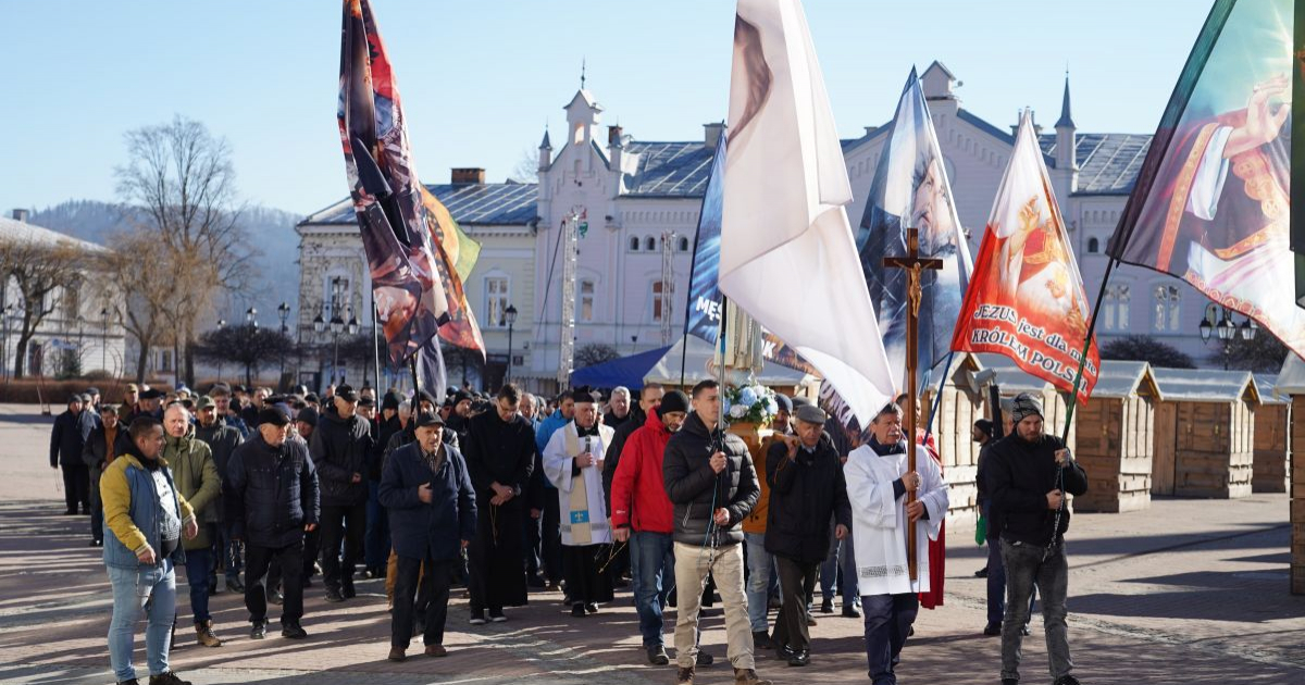 Marcowy Męski Różaniec przeszedł ulicami Sanoka [VIDEO, ZDJĘCIA]