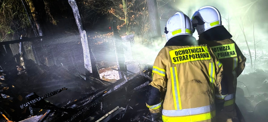BIESZCZADY: Pożar garażu przy budynku mieszkalnym [ZDJĘCIA]
