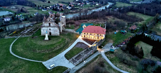 „Polska silna wiarą i trzeźwością”. Wyjątkowa Droga Krzyżowa na zagórski Karmel