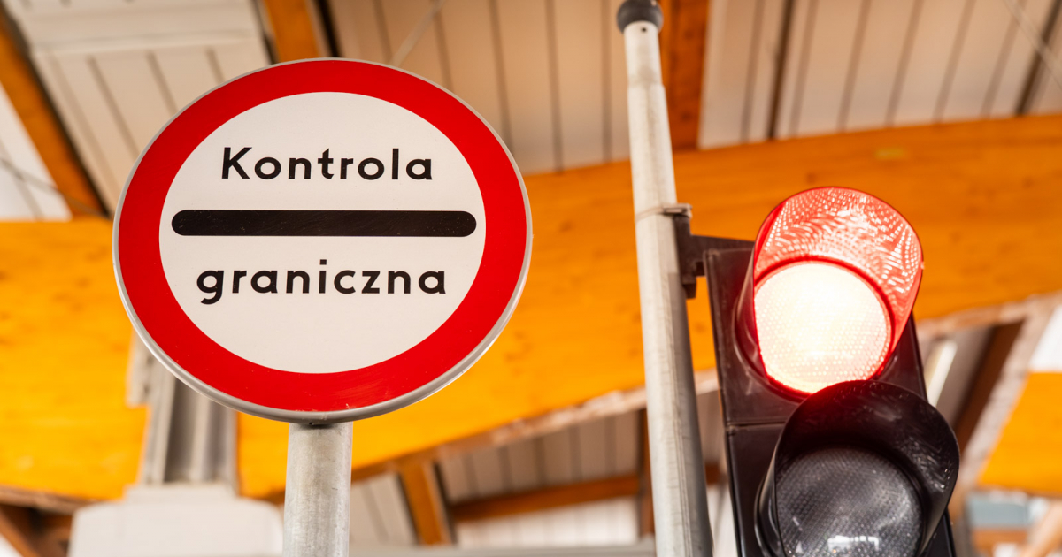 Brak zabezpieczeń wzbudził podejrzenia strażników. Prawo jazdy było podrobione