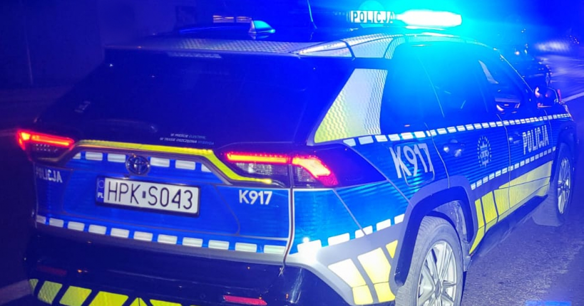 Policjanci eskortowali 92-latkę do szpitala. Liczyła się każda minuta
