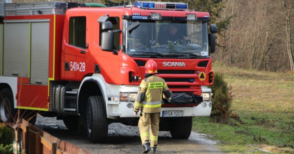 TRAGEDIA W NISKU. Tragiczny pożar magazynu. Nie żyje dwóch strażaków